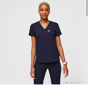 Figs scrub top